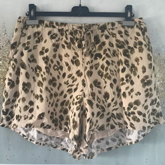 Heartloom Pants - Heartloom Leopard Print Shorts (NWT)